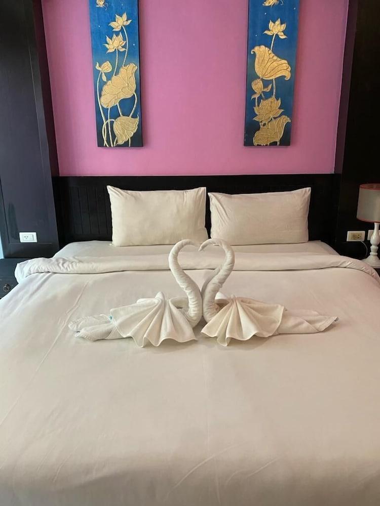 Lavender Patong Hotel - Tap to explore photos