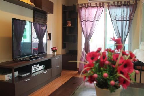 Nice Apartment large pool in nice residence central Patong beach - Tap to explore photos