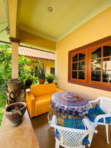 Elephant bungalow at Ya Nui beach - Tap to explore photos