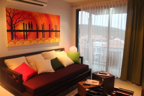 Top Floor, One-Bedroom Apartment - Tap to explore photos