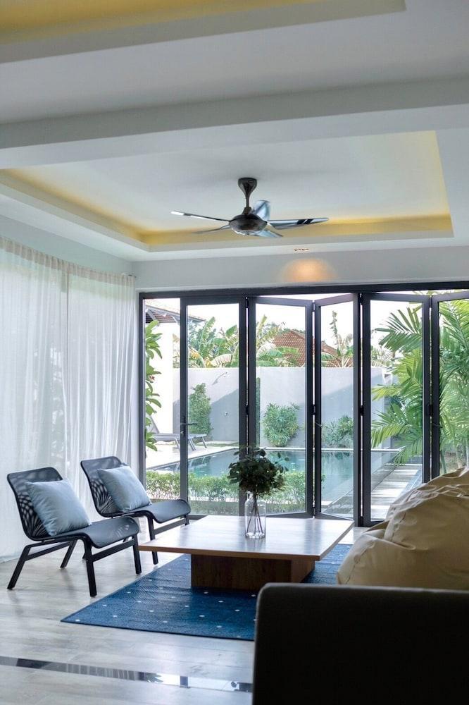 Blu Boat Luxury Pool Villas