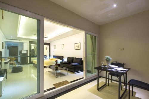 Beautiful Apartment D6 Central Pattaya - Tap to explore photos