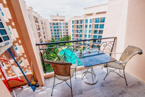 Atlantis Residence - Huge Saltwater Waterpark, Gym & Kids Playground - Free Parking Room Type - Apartment with Pool View 