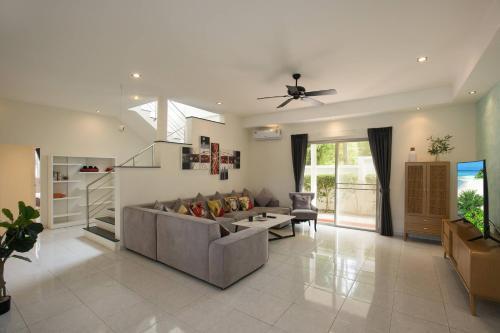 Grand 5BR Pool Villa Sea la Vie - Tap to explore photos