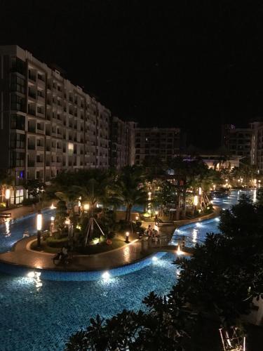 Dusit Grand Park Pool View Room - Tap to explore photos