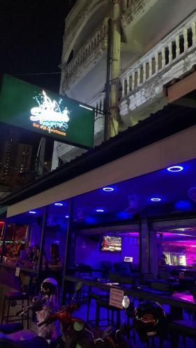 Splash Bar and Guesthouse - Tap to explore photos
