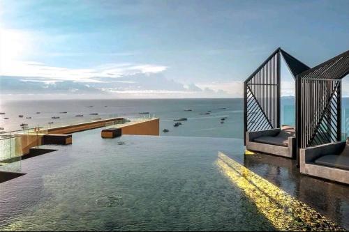 高端市中心网红公寓/无边泳池/距离沙滩100米/中文房东/免费游玩咨询