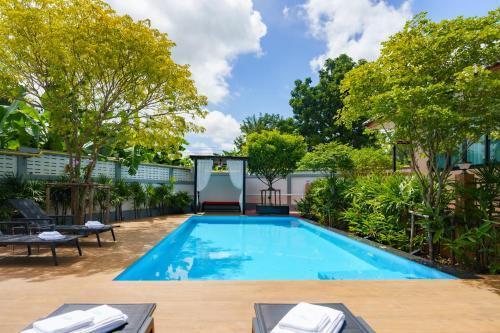 Baan Nern Khao Resort - Tap to explore photos