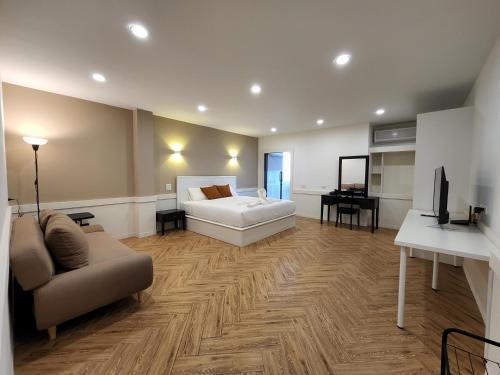 Hommory Residence - West Chalong - Tap to explore photos