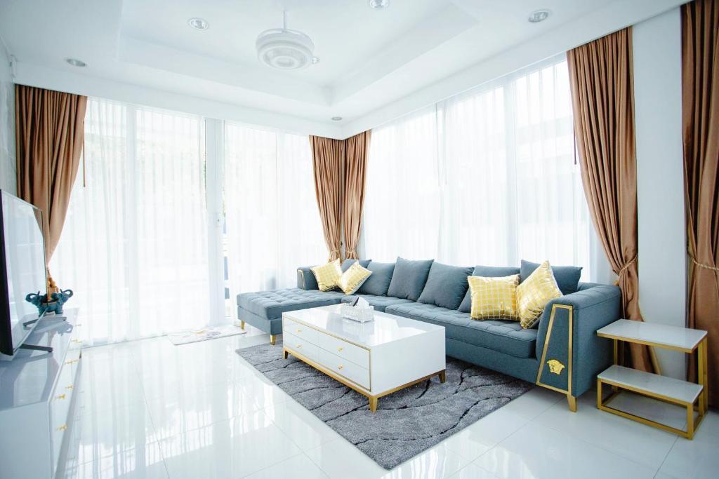 KW pool villa pattaya - Tap to explore photos
