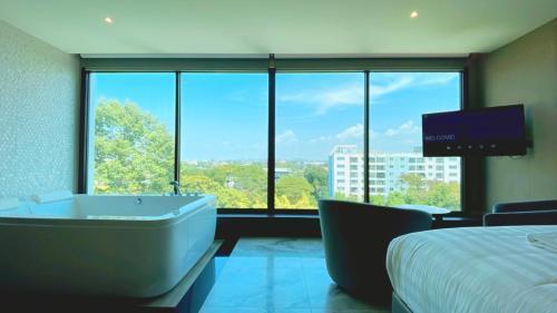 THE TJ HOTEL Pattaya Room Type - Grand Presidential Suite with Jacuzzi THE TJ HOTEL Pattaya Room Type - Grand Presidential Suite with Jacuzzi