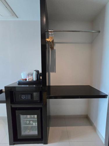 THE TJ HOTEL Pattaya Room Type - Deluxe Triple Room with Balcony