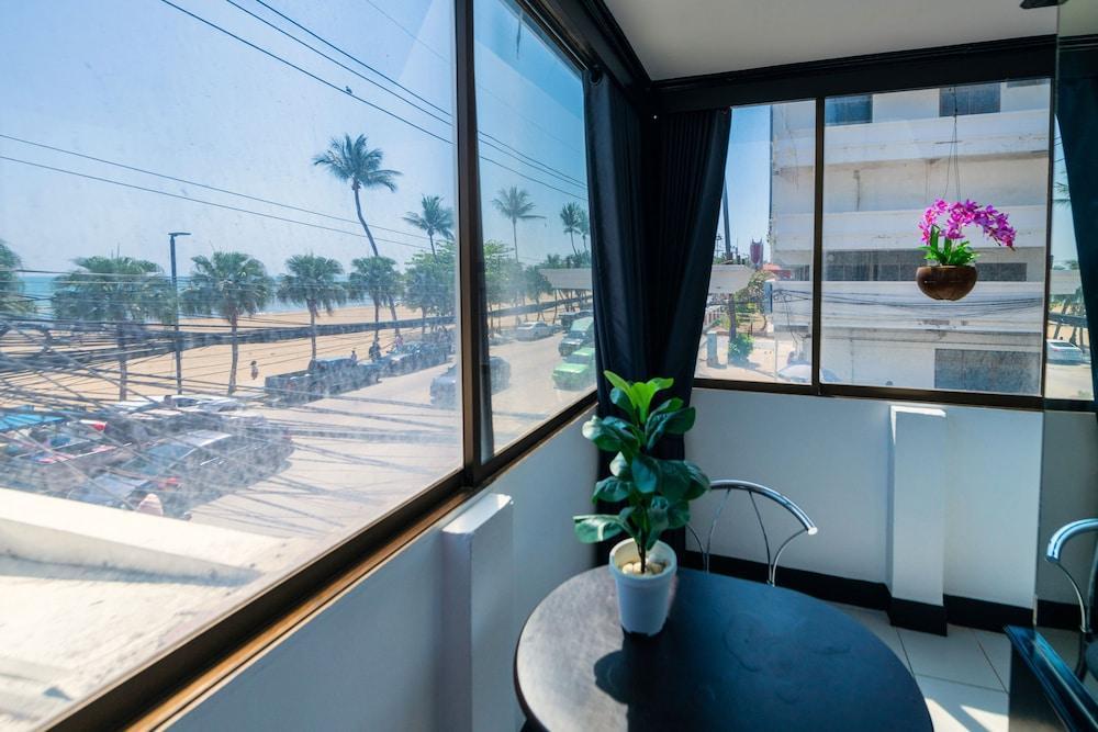 Happy Jomtien - Beachfront Room Type - Family Room, Partial Ocean View Happy Jomtien - Beachfront Room Type - Family Room, Partial Ocean View