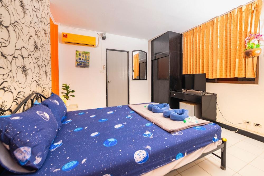 Happy Jomtien - Beachfront Room Type - Economy Double or Twin Room