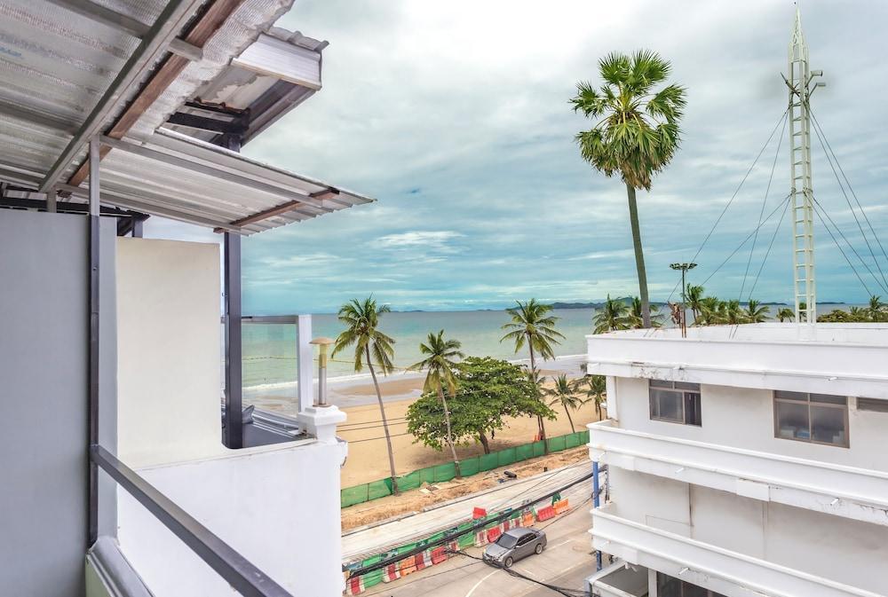 Happy Jomtien - Direct Beach Access, Sea View & Central Location Room Type - Apartment, Balcony, Sea View