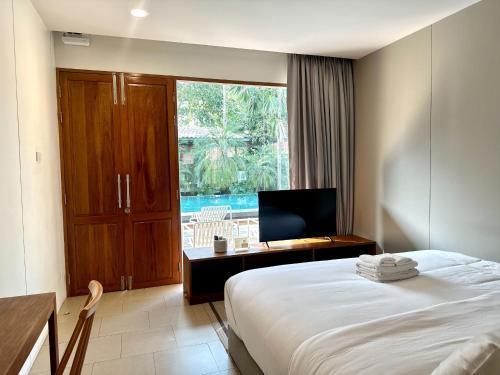 SUNKISS Room Type - Queen Room with Pool View SUNKISS Room Type - Queen Room with Pool View