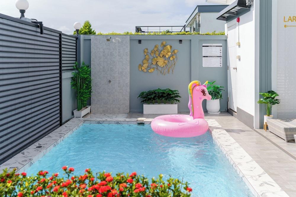 Lark Pool Villa Aonang Krabi - Tap to explore photos