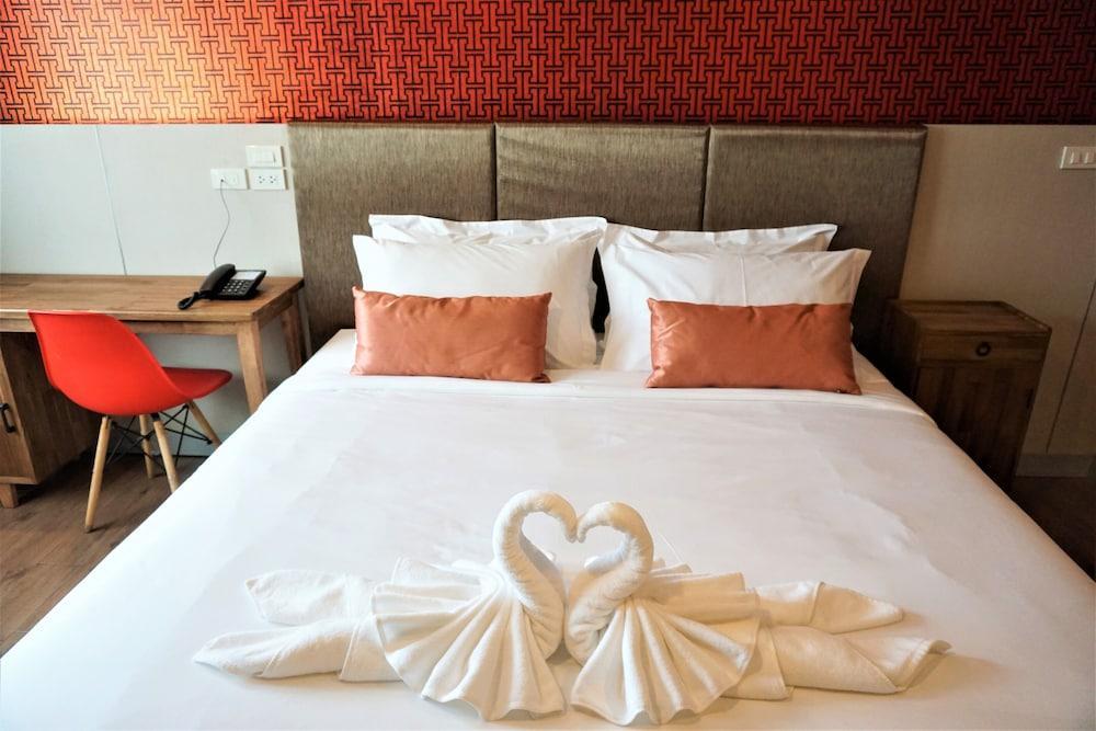Nest n Rest Hotel Room Type - Deluxe Suite, 1 Bedroom, Non Smoking, Bathtub