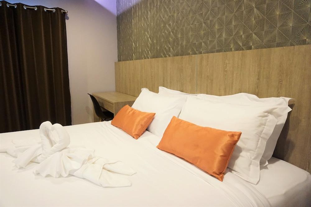 Nest n Rest Hotel Room Type - Studio, 1 King Bed, Non Smoking, Kitchenette