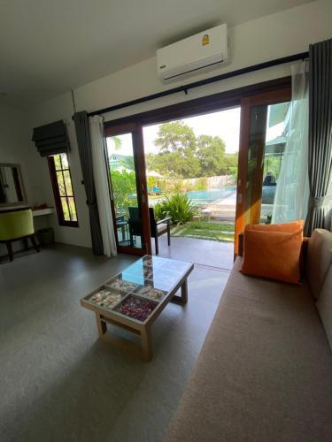 Baan Yaimai Boutique Samui Room Type - King Room with Pool View