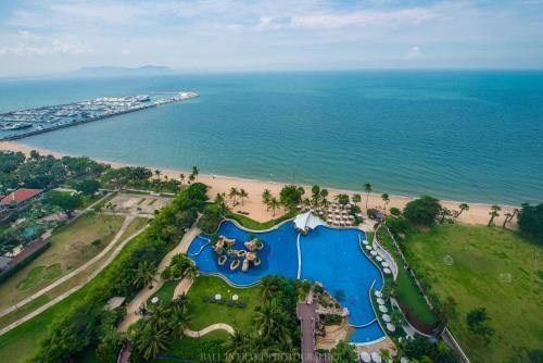 Movenpick Residences Pattaya with Ocean View - Tap to explore photos