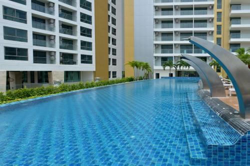 Peak Towers Condominium - Tap to explore photos