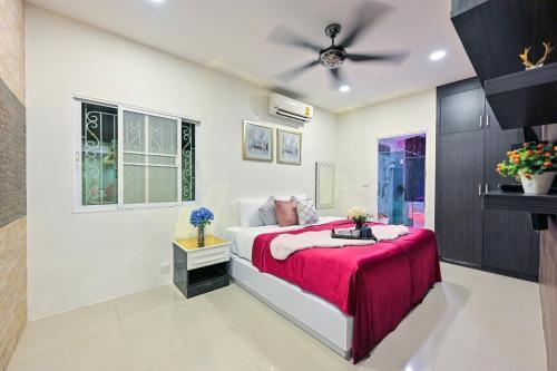 4BD Pool Villa Pattaya with Jacuzzi - Exquisite Pool Villa A - Tap to explore photos
