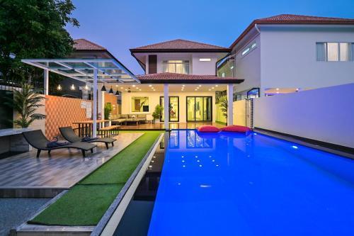 4BD Pool Villa Pattaya with Jacuzzi - Exquisite Pool Villa A Room Type - Villa