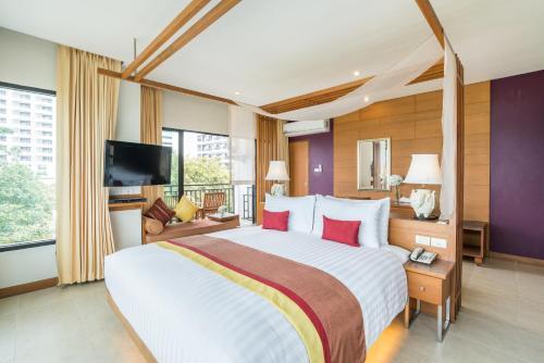 Cosy Beach Hotel - SHA Extra Plus - Tap to explore photos