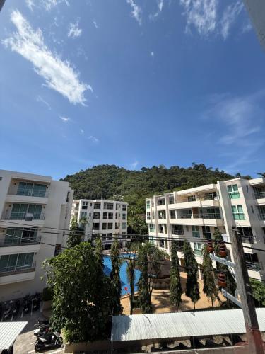 The Kris Residence Room Type - One-Bedroom Apartment with Balcony and Mountain View  