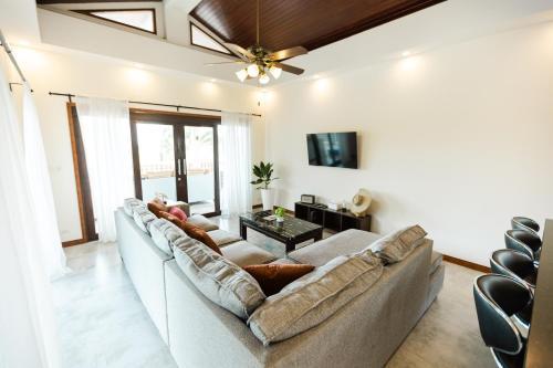 Cliff Haven Villa Krabi - Tap to explore photos