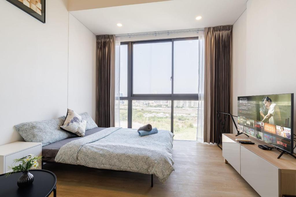 Loft Pool Superior Suite Near jodd Night Market 500mbps Wi-Fi Twin - Tap to explore photos