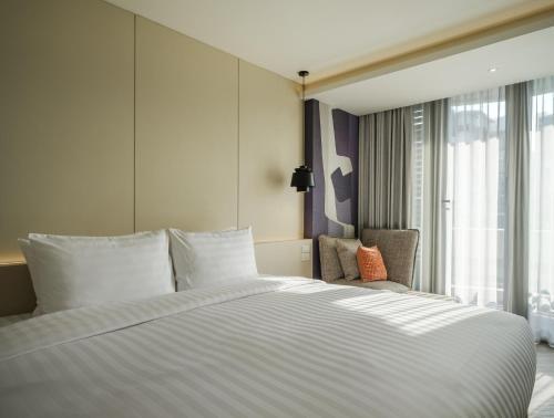 Stay Plus Hotel Bangkok Room Type - Deluxe King Room