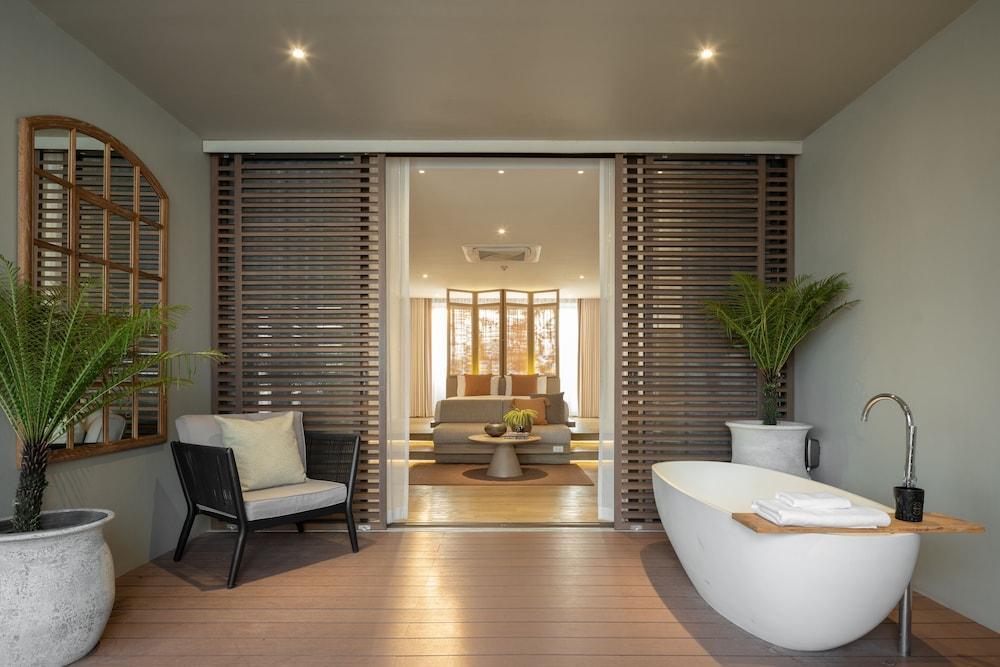 Stay Plus Hotel Bangkok - Tap to explore photos