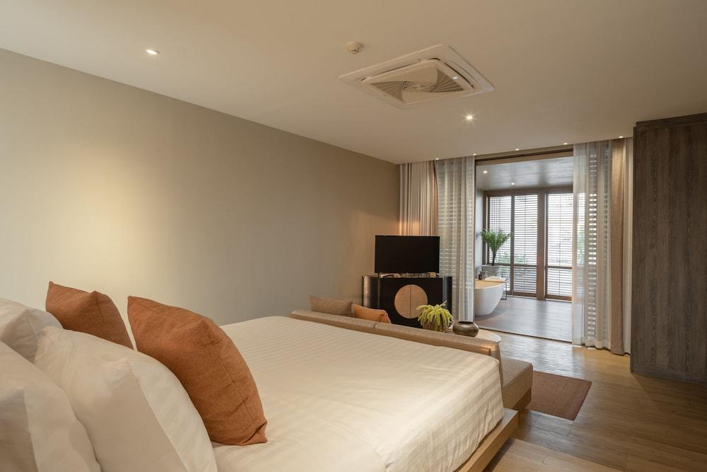 Stay Plus Hotel Bangkok - Tap to explore photos