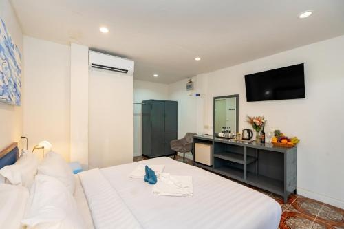 Oceanview Bungalows by EAT, Karon Beach Room Type - Standard Double Room with Seaview