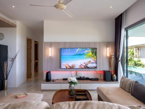 Luxe 4BR Sunset Seaview Villa Private Infinity - Tap to explore photos