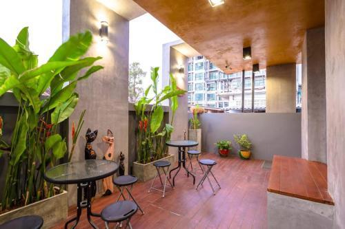 Chalong - Studio Service Apartment - Phoomjai - Tap to explore photos