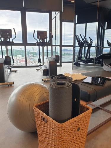 Edge Central PATTAYA SeaView Residence - Tap to explore photos
