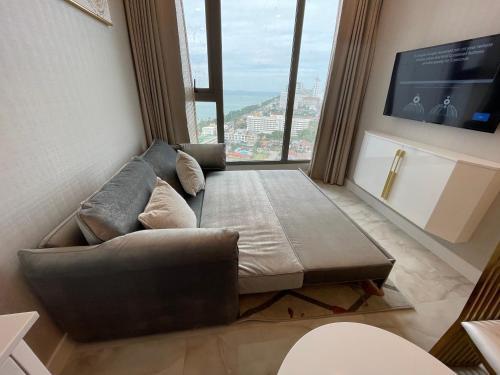 Copacabana Pattaya high floor - Tap to explore photos