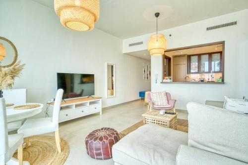 Boho-Chic Cosy 1BR, minutes to Burj Khalifa - Tap to explore photos