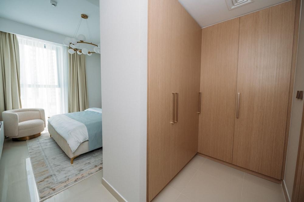 New! Luxurious Stay Dubai Creek Balcony & View