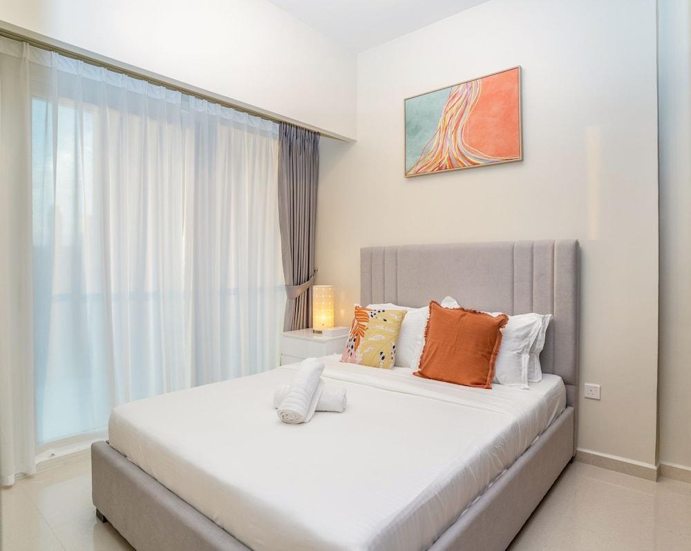 Tanin - Fabulous Apt With Burj Khalifa View From Balcony - Tap to explore photos