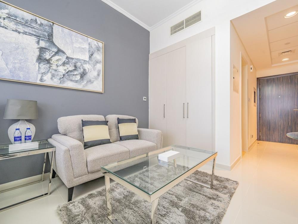 Primestay - Carson C Studio, Damac Hills - Tap to explore photos