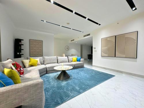 STYLISH 2 BEDROOM SERVICE APARTMENT with SEA VIEW