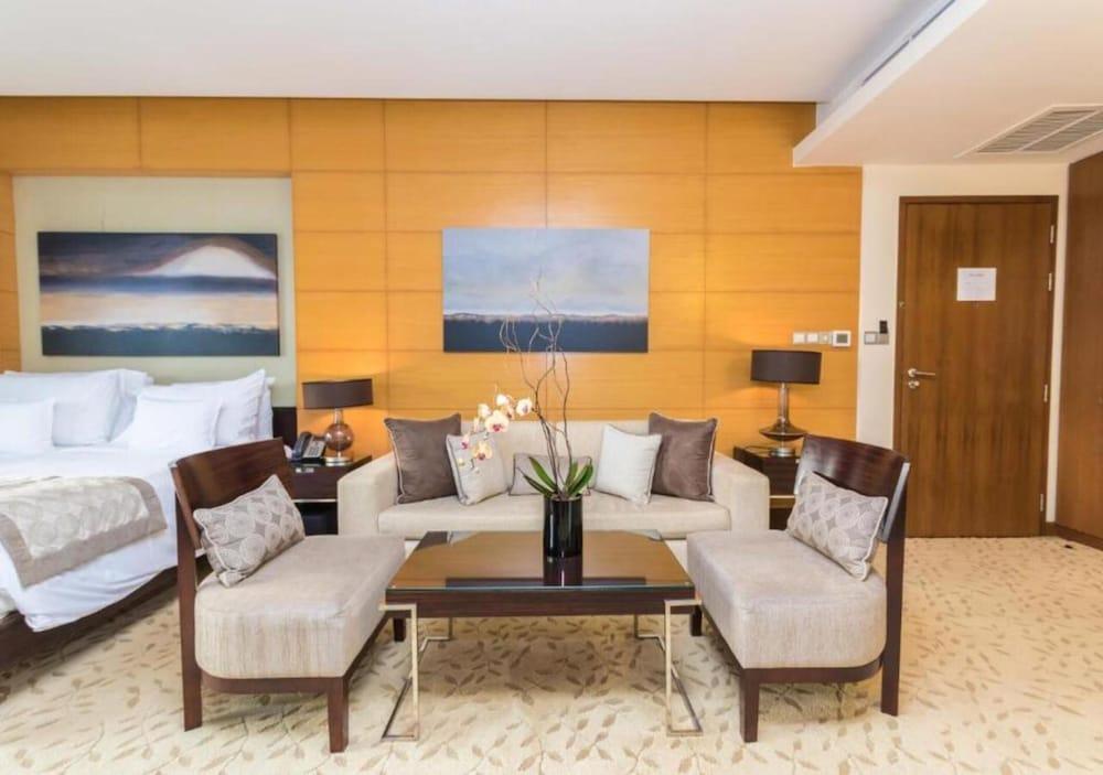 Deluxe Address Dubai Mall The Residence - Tap to explore photos