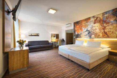 Akcent hotel - Tap to explore photos