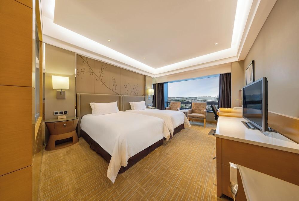 Shanghai HongQiao Airport Hotel Room Type - Deluxe Twin Room