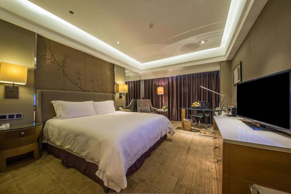 Shanghai HongQiao Airport Hotel Room Type - Executive Room