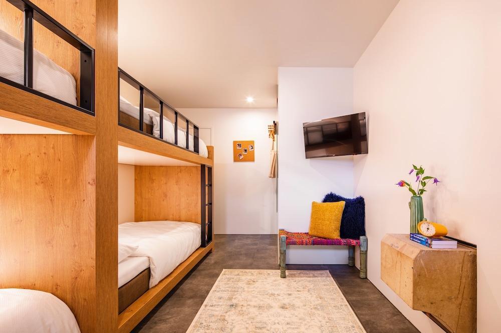 Bunk Hotel Amsterdam Room Type - ROOM FOR 4 (FRIENDS) Bunk Hotel Amsterdam Room Type - ROOM FOR 4 (FRIENDS)